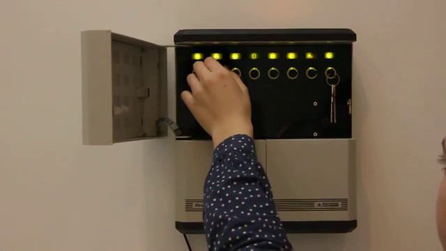 ProxerSafe Smart Cabinets- key pickup by card