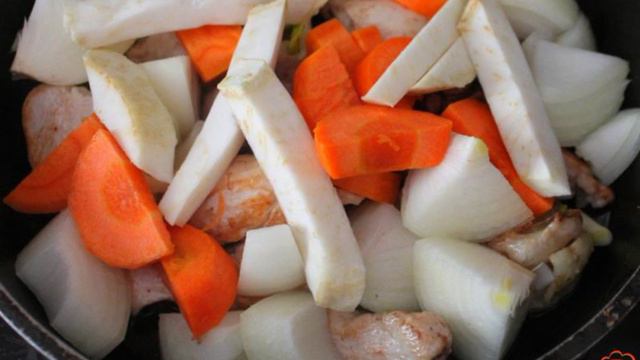 Куриный паштет с морковкой и сельдереем