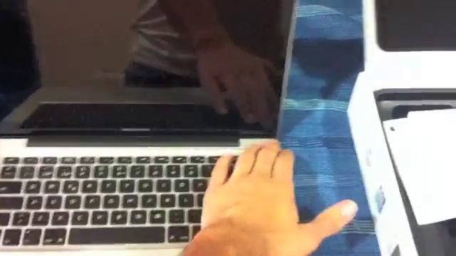 Unboxing macbook pro 13" 2011