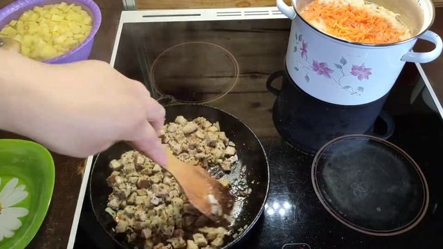ЩИ со свежей капустой!!! Очень аппетитно.