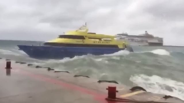 Через Секунду Их не Станет! Нечто Необъяснимое Происходит по Всему Миру