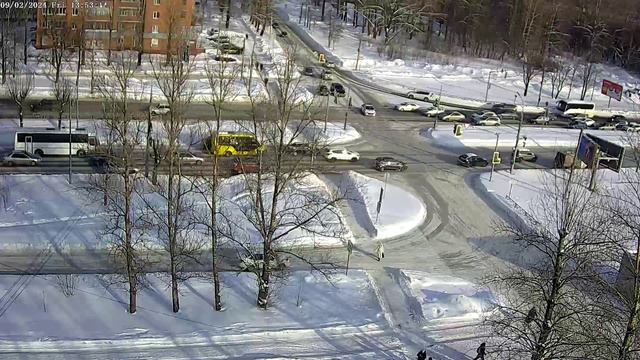 2024.02.09 Ленинградский и Колесовой_желтый автобус прилетел в зад