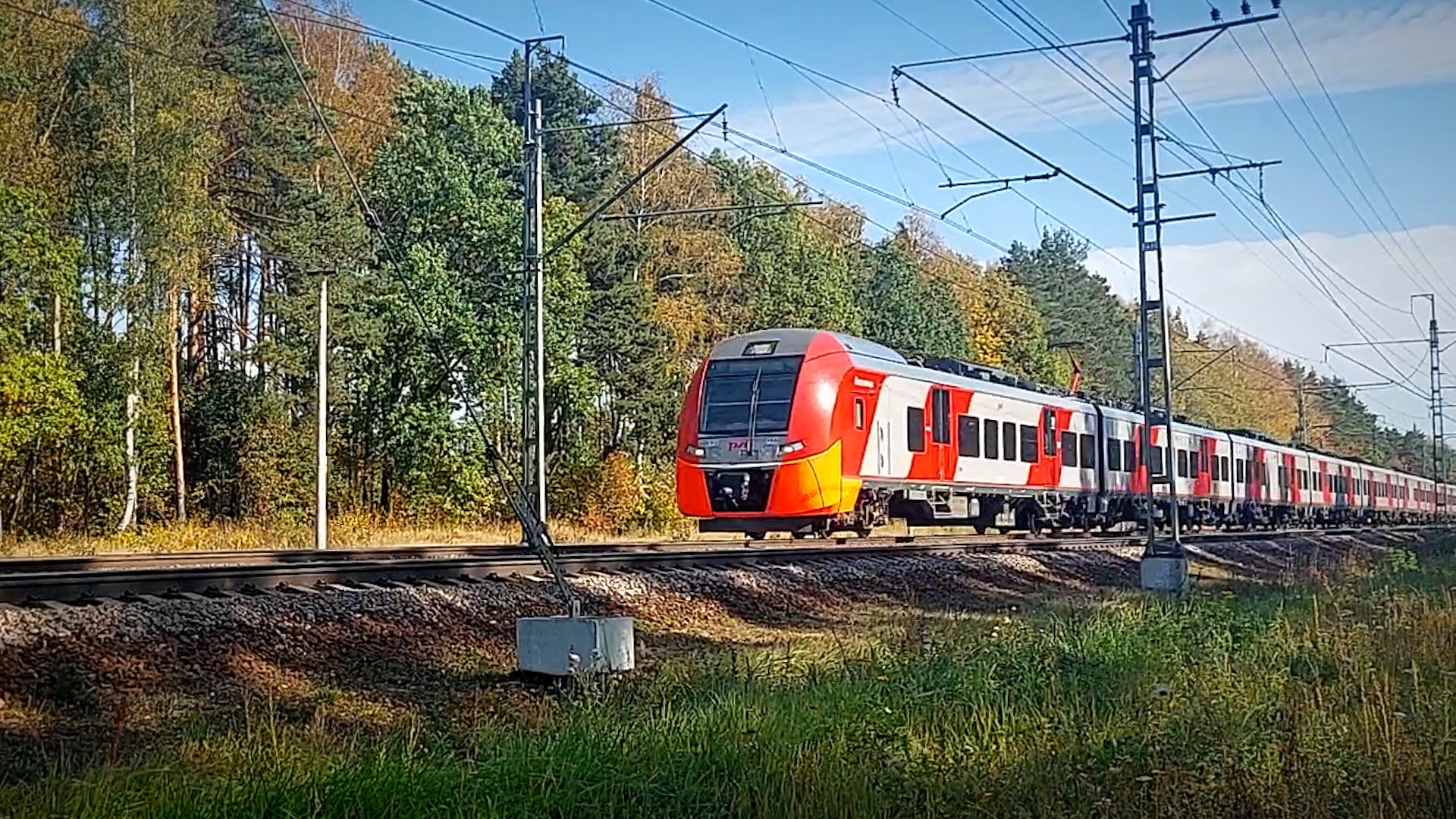 Пассажирские поезда осенью / Железнодорожный микс, Москва и Московская область
