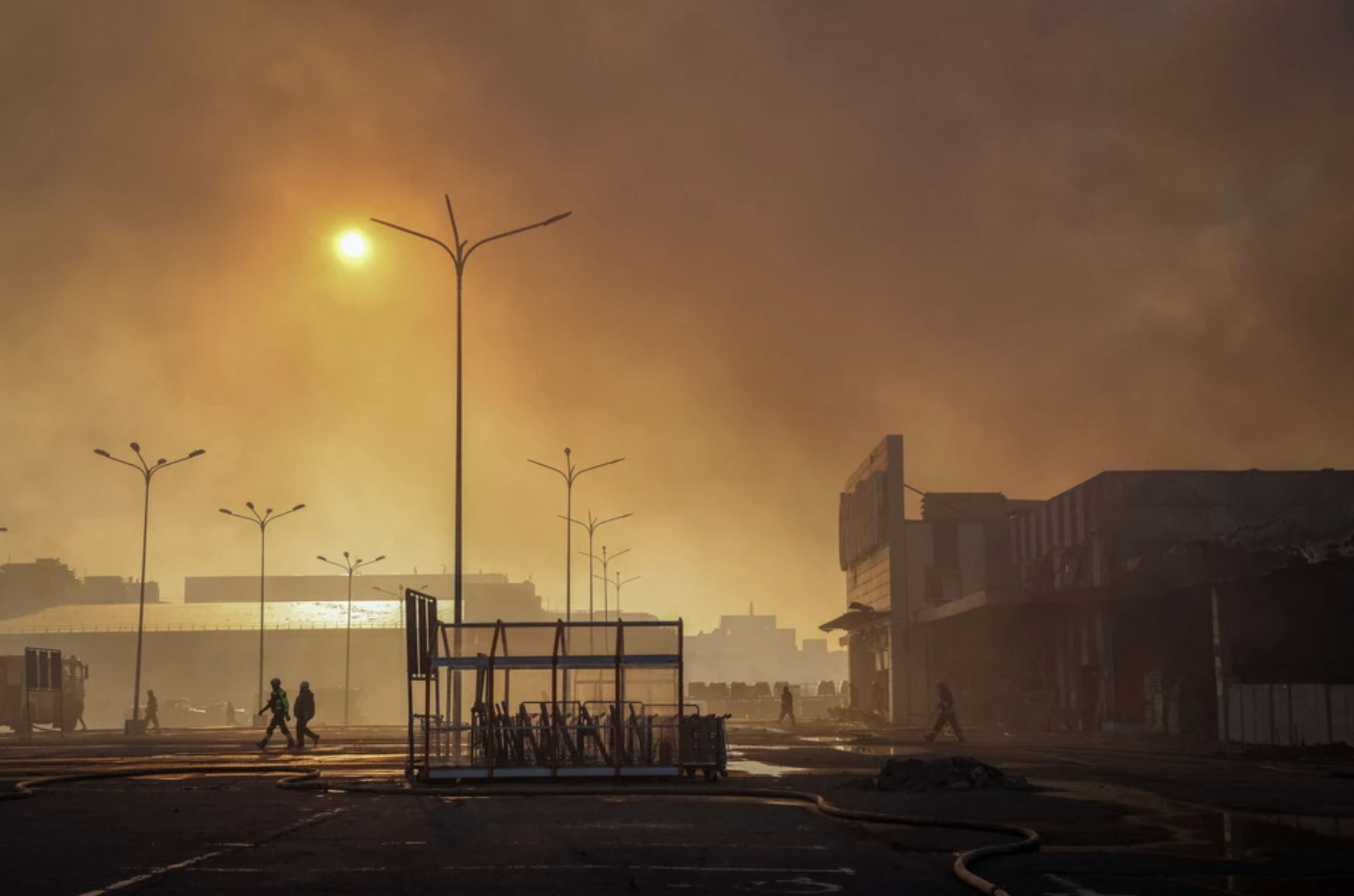 В Харькове уничтожен военный склад ВСУ в торговом центре. Кадры с места событий