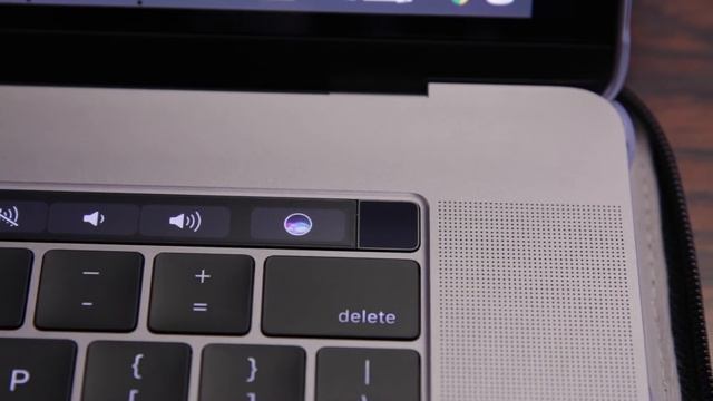 CRYSTAL CLEAR Screen Protection! - 2016 Touch Bar MacBook Pro Screen Protector -  Review / Demo