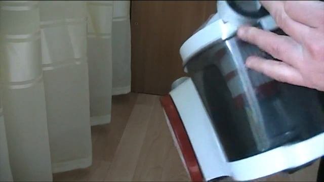 Видео обзор пылесоса SCHÄFER  2200  эконом класса (А)