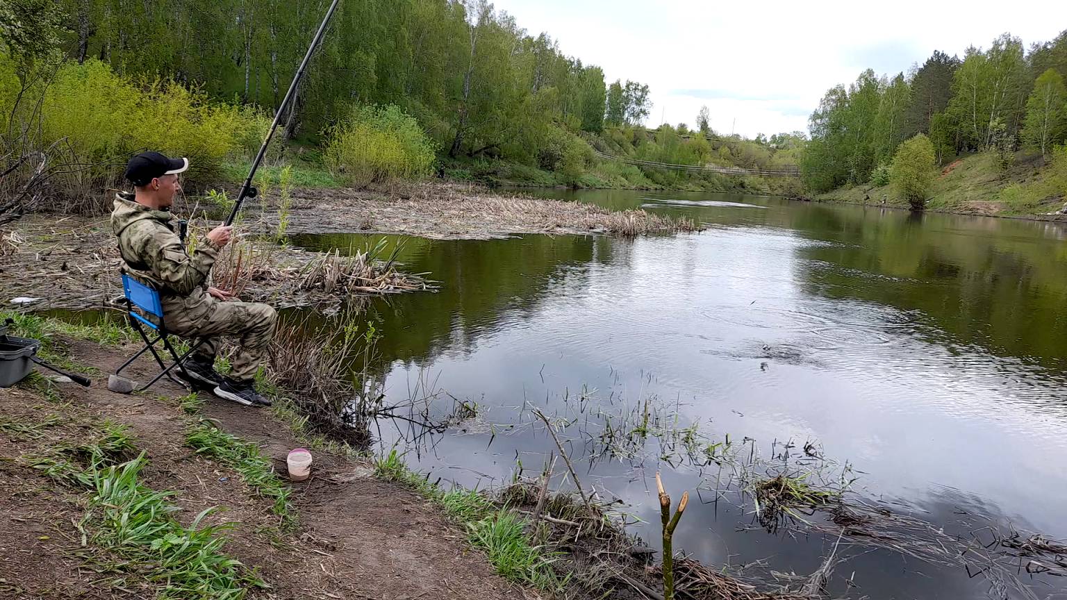 ТАКАЯ РЫБАЛКА ТОЛЬКА ВО СНЕ... РАЗДАЧА КАРАСЯ на поплавок.Только удочку закидываю и сразу клюёт.