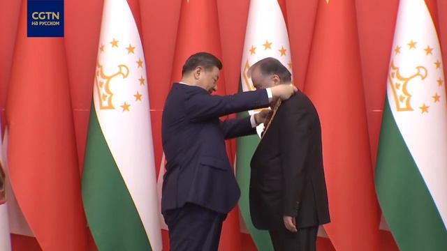 Си Цзиньпин наградил Эмомали Рахмона орденом «Дружбы»