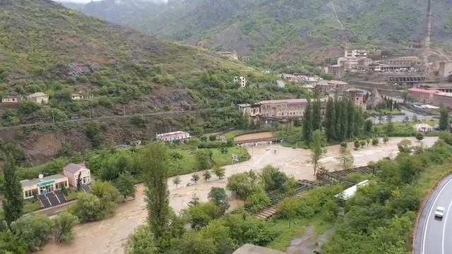 ⛈Разрушительное наводнение обрушилось на север Армении.. 
—25 мая 2024—