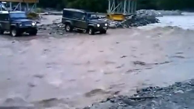 Мерседес брабус утонул с людьми.