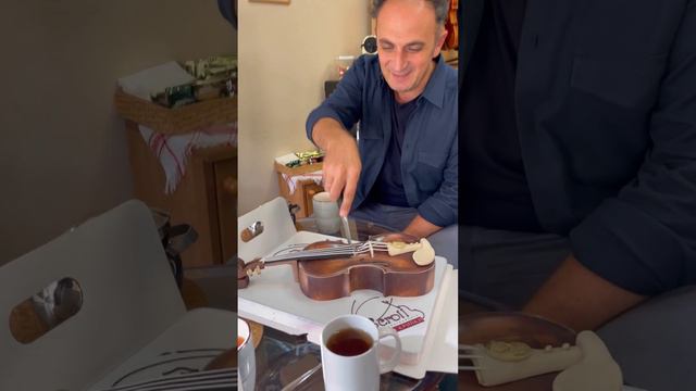 Шоколадно-малиновая Скрипка! Подарок для директора Дома скрипки  «Scroll Fine Instruments»