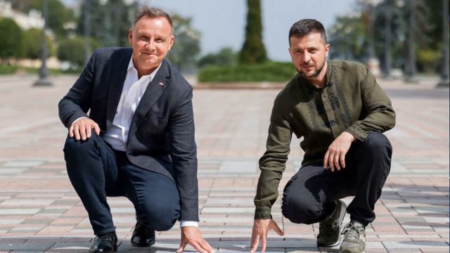 5 минут назад! Дуда приехал в Киев за территориями Украины. Последние новости