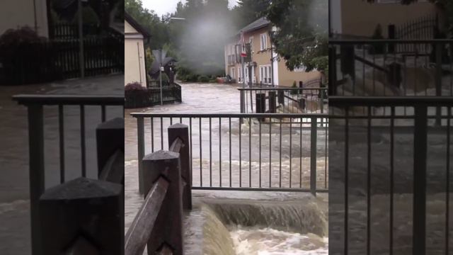 💧После прорыва дамбы началось наводнение и экстренная эвакуация местных жителей в районе Аугсбурга