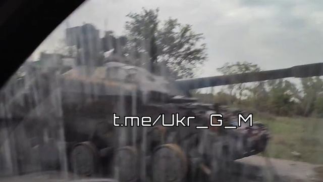 Кадры уничтоженного боевого танка Т-64 ВСУ