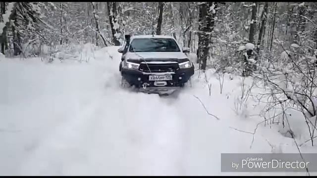 Toyota hilux deep snow offroad