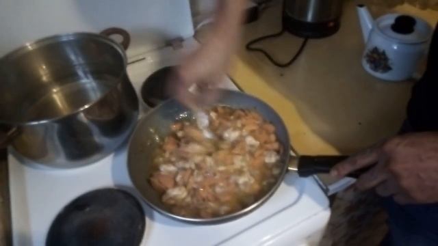 Мокорошки с тушонкой.