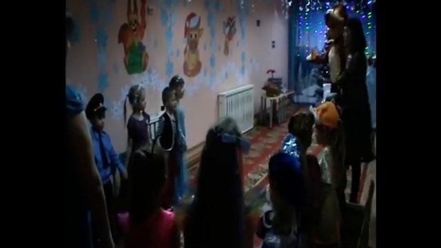 Новогодний утренник в старшей группе (часть 1)