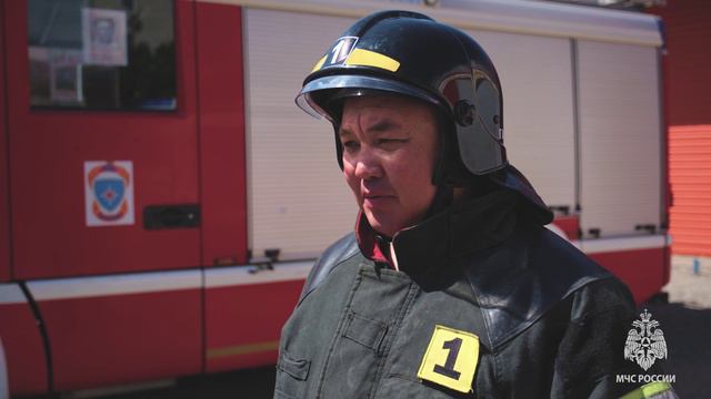 В Калмыкии пожарного провели на пенсию
