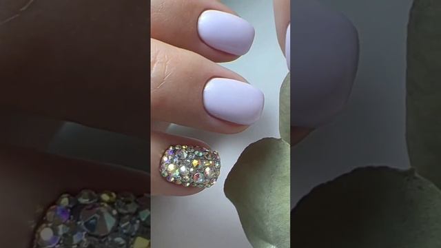 Идеальное покрытие под кутикулу.Комби маникюр.Стразы✨✨✨