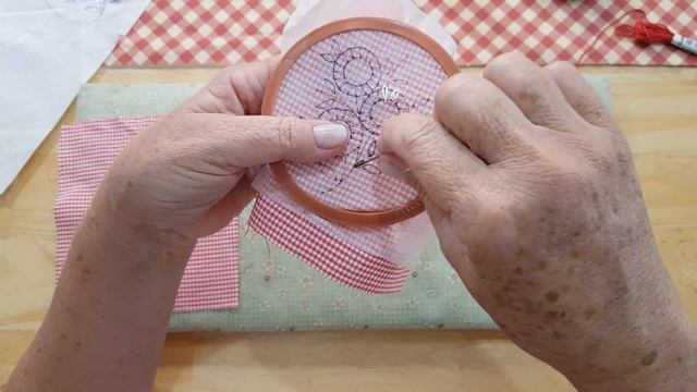 Como fazer PANO DE COPA em patchwork com BORDADO E APLICAÇÕES - Aula 1