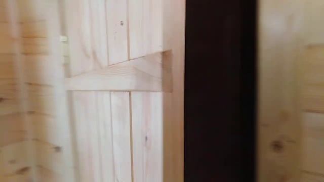 Интересная банька с эркерным крыльцом