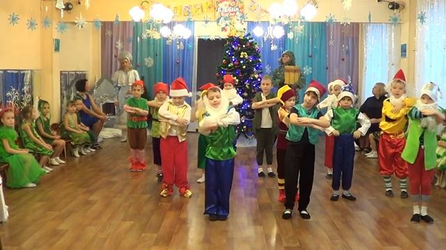 Утренник Новый год, детсад №322, декабрь 2021. Часть 1.mp4