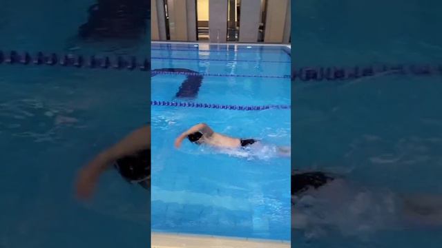 Русский кроль новый стиль плавания с переворотом. Выполняет доктор Леонид Буланов.