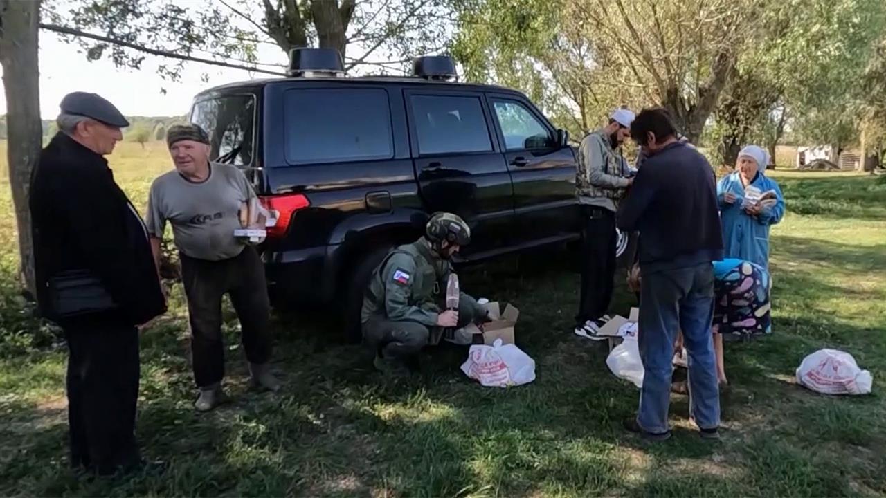 Волонтеры доставляют гуманитарную помощь в Курскую область и помогают эвакуировать жителей