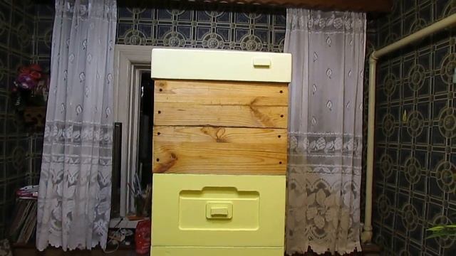 улей для пчел, какой лучше - гнездовые корпуса из ППС , корпуса для складирования меда из дерева