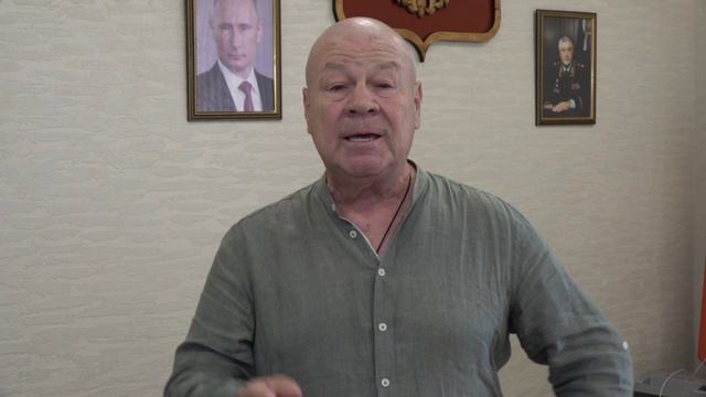 Заслуженный артист России Сергей Селин обратился к воронежцам и призвал их не верить аферистам.