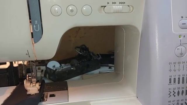Швейная машина Janome петляет