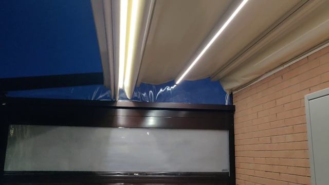 Pergola in alluminio con tende Cristal