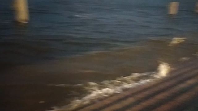 два пирата у воды