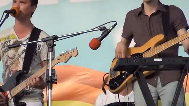 Уличный фестиваль "Лето, 22.06.2013. Группа "Pine Divine".
