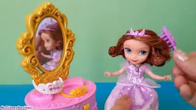Игровой набор туалетный столик Принцессы Софии с куклой и набором аксессуаров