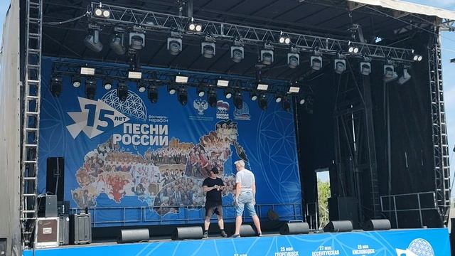 Н.Бабкина в с.Александровском. Фестивальная сцена.