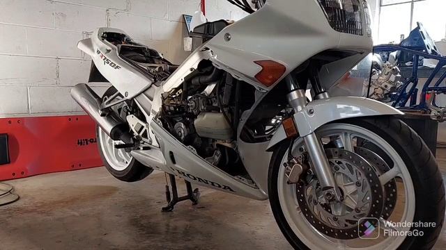 1993 Honda VFR750F final episode, cold start, rev and walk around