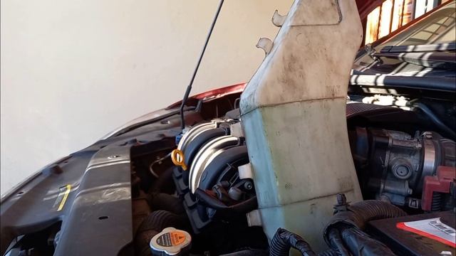 Como verificar y completar el líquido de transmisión del Sentra 2013-2018