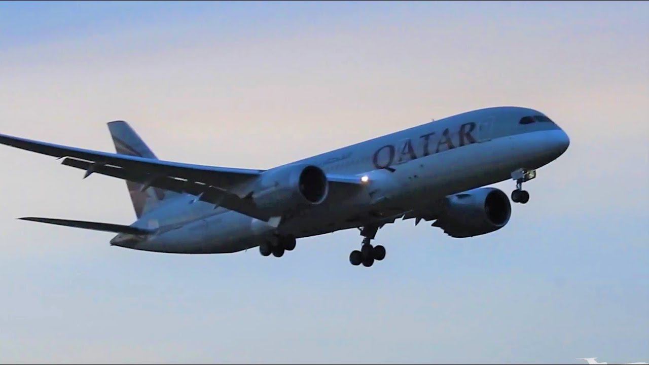 Qatar Airways Boeing 787-8 Посадка на закате Аэропорт Домодедово