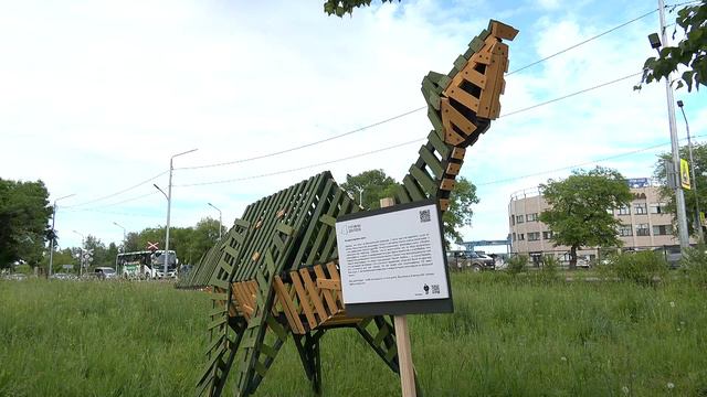 В Благовещенске в районе Калининского переезда установили новую фигуру Амурозавра