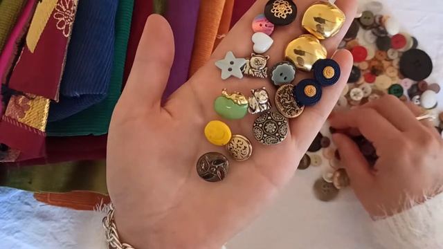 Smart Uses for Vintage Buttons. Винтажные пуговицы в дело.