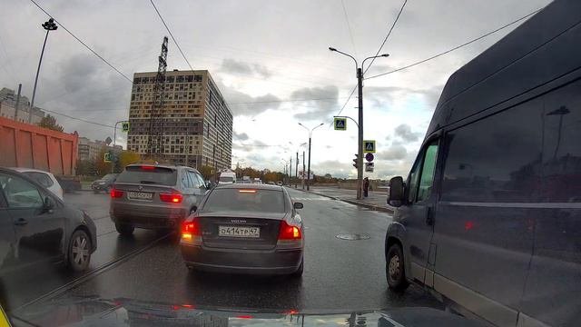 Левый поворот с трамвайных путей? Нет, не слышали...