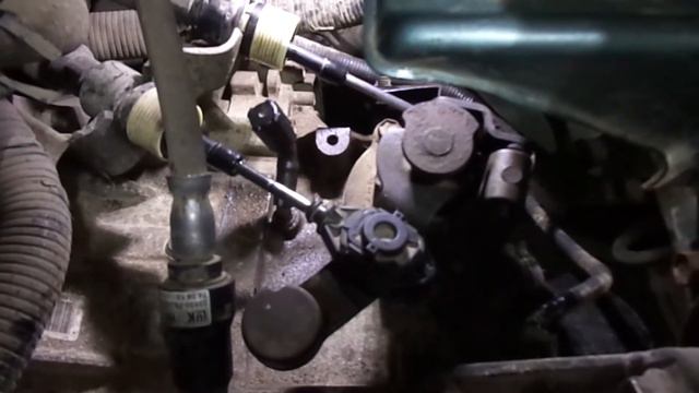 Не возвращается рычаг переключения передач в нейтральное положение на Suzuki SX4 (2012) - ремонт.