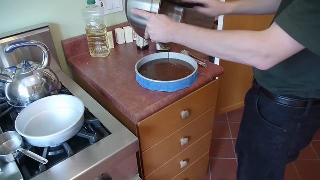 How to make fondant cakes - complete tutorial - Part 1 [_IhibizyrtU]