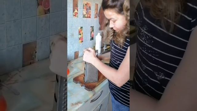 БЕЗУМНЫЙ ПАША. ИРИШКА ЧИКИ ПИКИ ГОТОВИТ СУП "ЩИ".