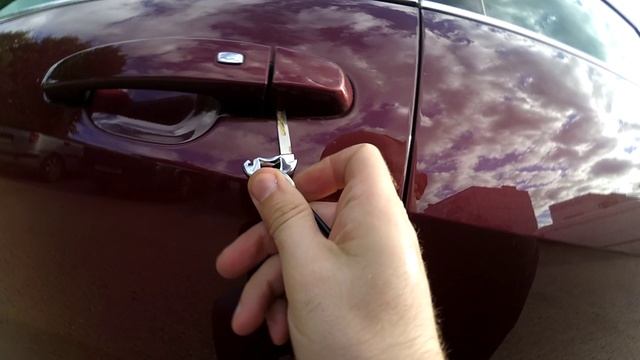 Как открыть авто с бесключевым если сел аккумулятор.mp4