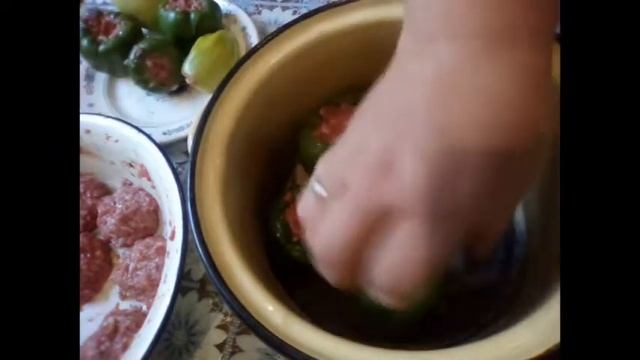 Тефтели и фаршированный перец.