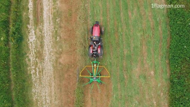 Трактор Solis-gold 60G с граблями Flagman в работе