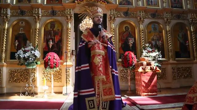 Пасхальный молебен и раздача Благодатного Огня