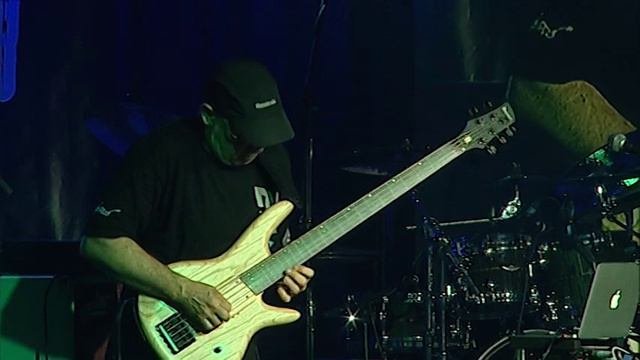 Ibanez Guitar Festival 2013 - Performance: Gary Willis Part 1 of 2